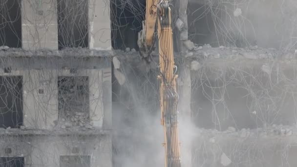 Xcavator Demolisce Costruzione Cemento Armato Vecchio Edificio — Video Stock