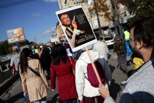 Διαδηλωτής Κατά Του Vax Κρατά Αφίσα Του Bill Gates Κατά — Φωτογραφία Αρχείου