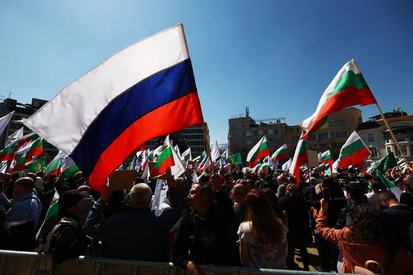 Sofia Bulgaria April 2022 Man Waves Russian Flag Government Demonstration — Stock Photo, Image