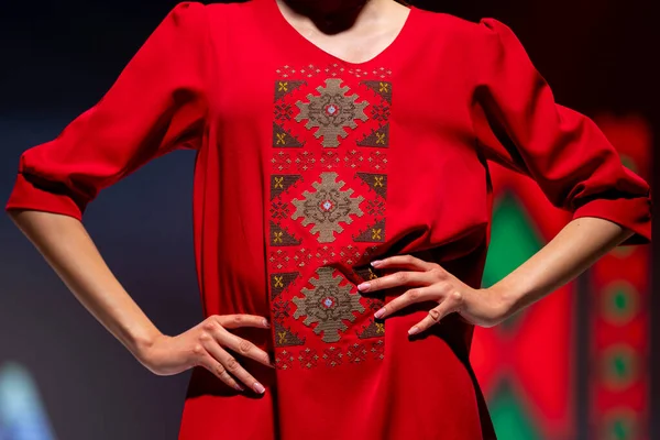 Female Model Presents Creation Fashion Week Red Dress Folklore Elements — Stockfoto