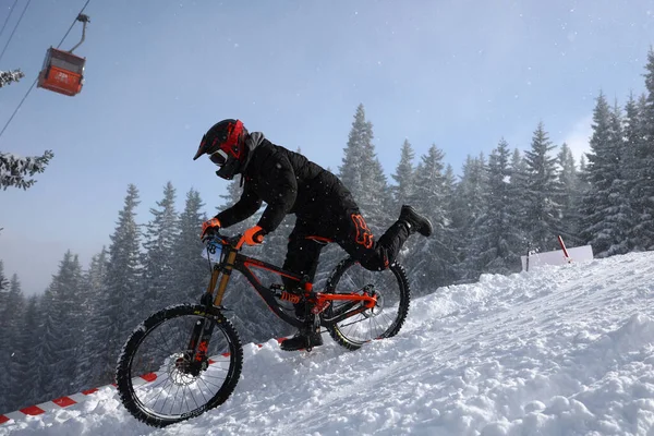 Sofia Bulgaria January 2022 Cyclist Rides Bike Downhill Extreme Snow — Stock fotografie