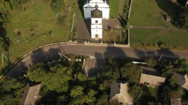 Ukrayna 'nın Subotiv köyündeki Illinska Kilisesi, insansız hava aracı manzaralı.