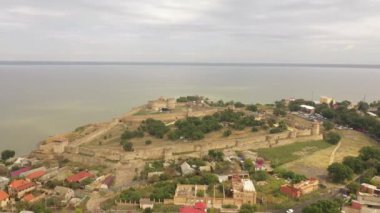 Karadeniz kıyısındaki Bilgorod-Dniestrovsky (Akkerman) Kalesi, bir insansız hava aracından görüş