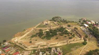 Karadeniz kıyısındaki Bilgorod-Dniestrovsky (Akkerman) Kalesi, bir insansız hava aracından görüş