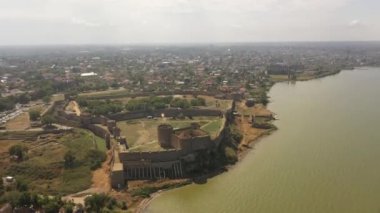 Karadeniz kıyısındaki Bilgorod-Dniestrovsky (Akkerman) Kalesi, bir insansız hava aracından görüş