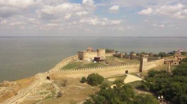 Karadeniz kıyısındaki Bilgorod-Dniestrovsky (Akkerman) Kalesi, bir insansız hava aracından görüş