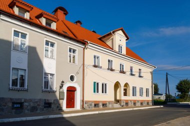 Kalininingrad bölgesindeki Zheleznodorozhny kasabasının yenilenmiş cepheleri