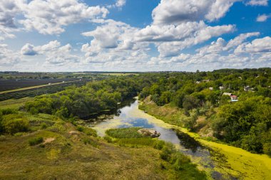 Ukrayna 'nın Kamianka kasabasındaki Tyasminsky Kanyonu' nun havadan görünüşü