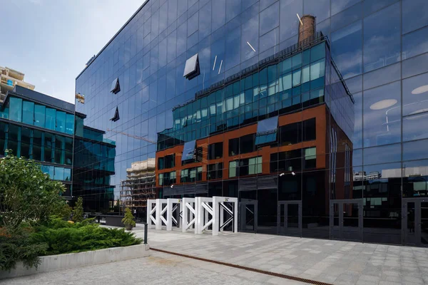 キエフ ウクライナ 8月20 2021 ユニットシティの革新地区の近代的なガラスの建物 — ストック写真