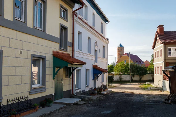 カリーニングラード地方のZheleznodorozhny町の修復されたファサード — ストック写真
