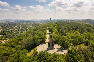 Chyhyryn, Ukrayna 'daki kale tepesindeki Bogdan Khmelnitsky anıtı.