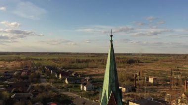 Krasnoznamensk 'deki Peter ve Paul Katedrali' nin hava manzarası, eski adı Kirch Lazolduğu, Kaliningrad bölgesi.