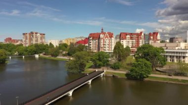 Lower Lake, Kaliningrad 'daki binaların havadan görüntüsü.