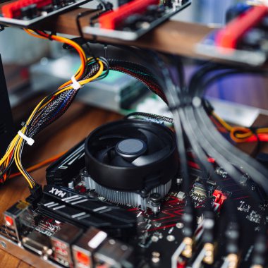 Kripto para birimi madencilik platformu bilgisayar gpu işlemci evi bellek ram fan inşa 
