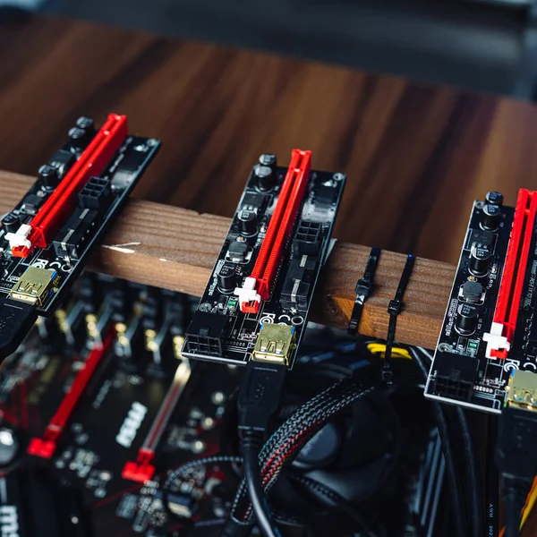 Cryptocurrency Bányászat Fúrótorony Épít Számítógép Gpu Cpu Ház Memória Ram — Stock Fotó