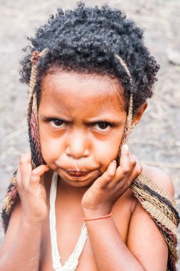 Wamena, Endonezya - 9 Ocak 2010: Dani kabilesi çocuğunun portresi, Endonezya, Papua Yeni Gine.