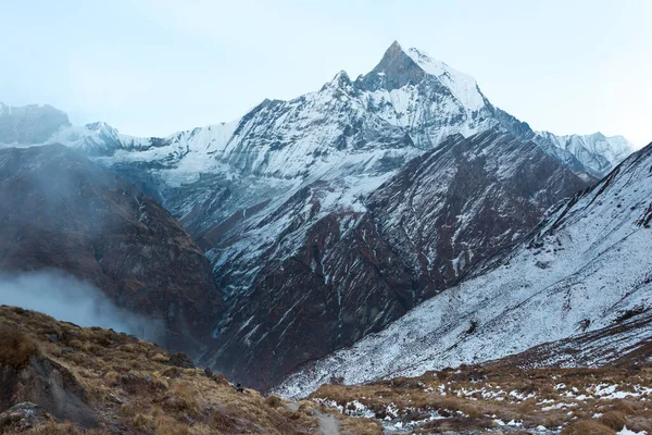 A Machhapuchhre hegy látképe, Annapurna természetvédelmi terület, Himalája, Nepál. — Stock Fotó