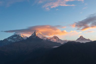 Annapurna sıradağları Poon Hill 'den gündoğumunda, Nepal.