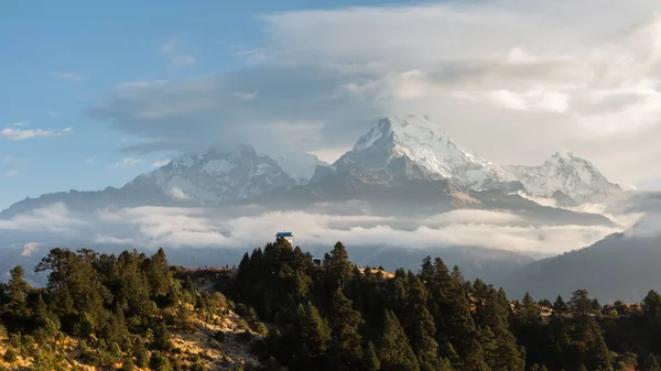 Cordilheira de Annapurna de Poon Hill no nascer do sol, Nepal. — Fotografia de Stock