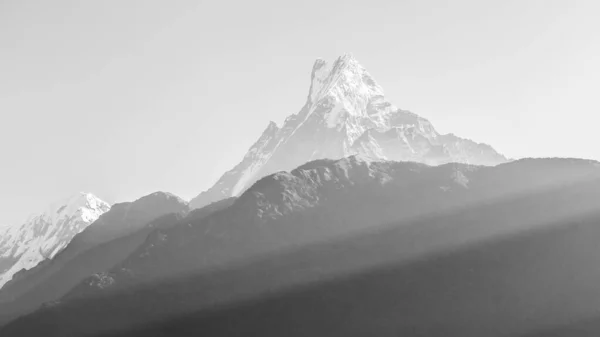 Mount Machhapuchhre, naturskyddsområdet Annapurna, Himalaya, Nepal. — Stockfoto