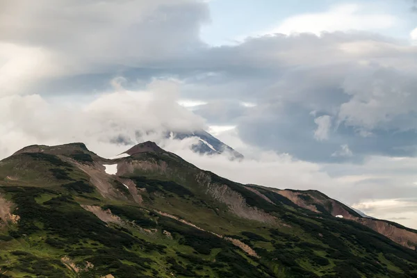 Vista Vulcão Vilyuchinsky Tempo Nublado Península Kamchatka Rússia — Fotografia de Stock