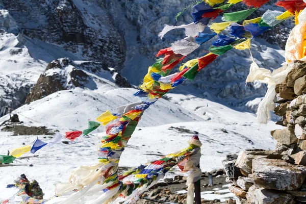 Estupa Piedra Con Banderas Oración Cerca Del Lago Tilicho Nepal —  Fotos de Stock