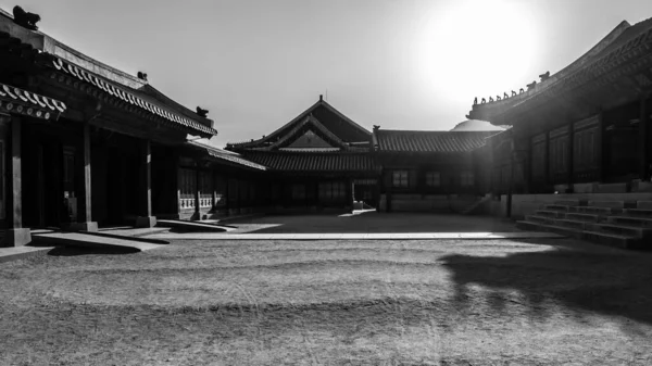 Sluneční Paprsky Osvětlují Tradiční Korejský Dům Gyeongbokgung Palace Soul Jižní — Stock fotografie