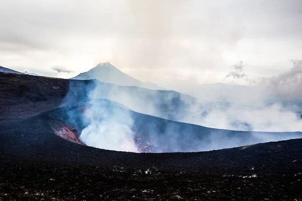 Crater Erupting Volcano Overcast Weather Volcanic Landscape — Foto Stock