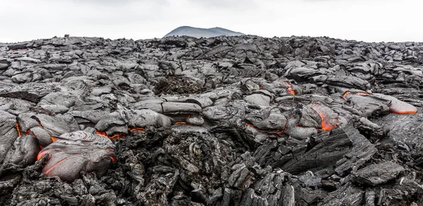 Paisagem Vulcânica Com Lava Fluxo Lava Quente Perto Vulcão Ativo — Fotografia de Stock