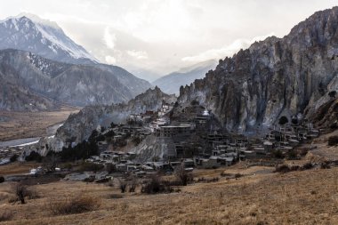 Nepal, Himalayalar 'daki Braga (Braka) dağ köyündeki Budist manastırı, Annapurna Koruma Alanı