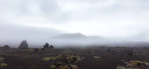 Ομιχλώδες Ηφαιστειακό Τοπίο Κοντά Στο Ηφαίστειο Τολμπάτσικ Συννεφιασμένο Καιρό Χερσόνησος — Φωτογραφία Αρχείου