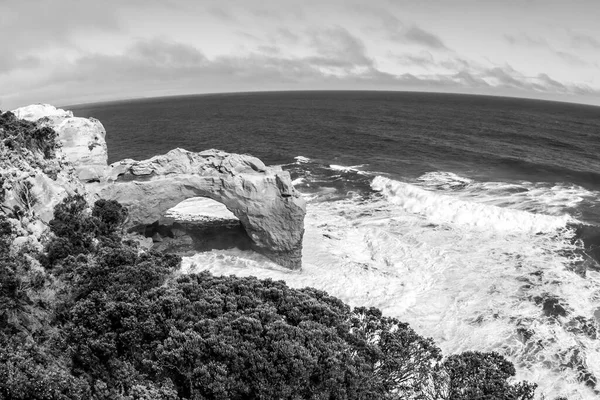 Vista Para Mar Preto Branco Great Ocean Road Natural Arch — Fotografia de Stock