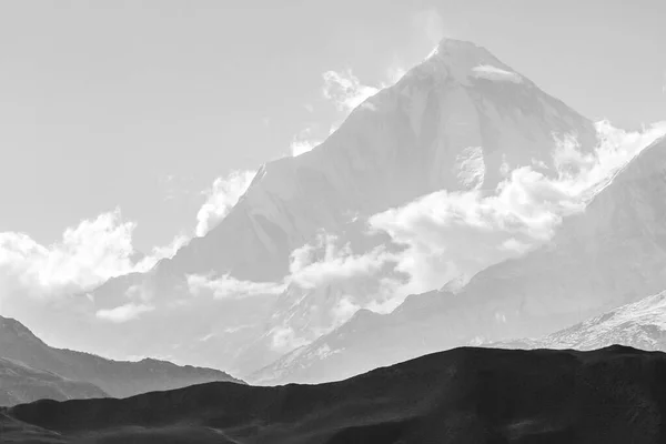 Manhã Montanhas Nebulosas Fundo Montanha Preto Branco — Fotografia de Stock