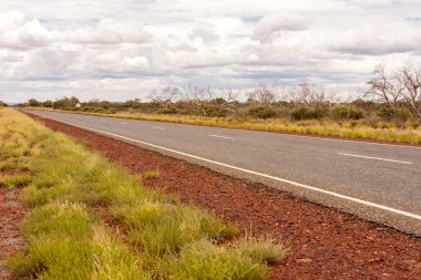 Asfalt boş kır yolu, Avustralya kuzey bölgesi, taşra