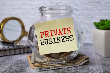 İşletme metnini büyüteç ve grafikle birlikte not defterine iliştir.