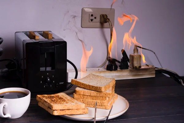 Toasting bread causes a short circuit, a flame, a fire, an old and poor quality plug. or using an overload of electricity