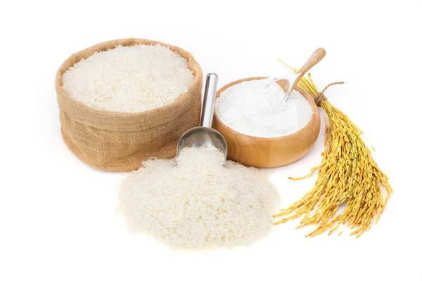 俯瞰米粉 木碗中的小麦和白色背景的稻穗 — 图库照片