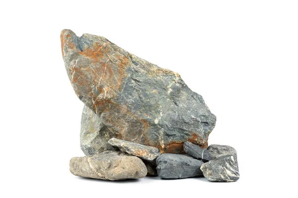 Nehir kayası ya da dağ kayası beyaz bir zeminde izole edilmiş.