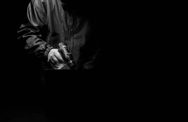 Bilgisayar korsanları internet verilerini çalmak için soyut dizüstü bilgisayar kullanıyorlar.