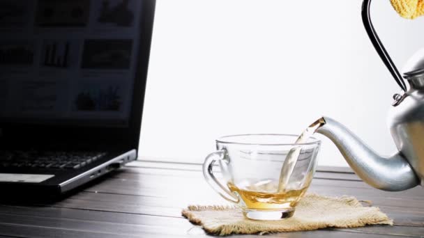 Pour Tea Teacup Set Wooden Table Slow Motion Steam Computer — Vídeos de Stock