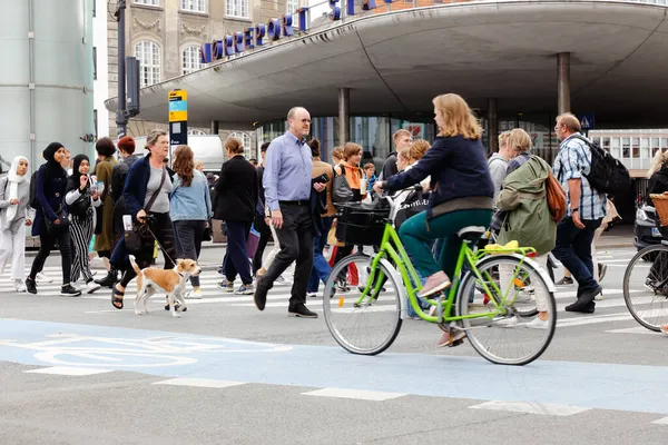 Copenaghen Danimarca Settembre 2019 Persone Fuori Della Stazione Ferroviaria Norreport — Foto Stock