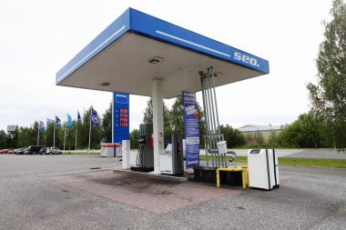 Tornio, Finlandiya - 22 Ağustos 2021: Seo markası self-servis benzin istasyonu.