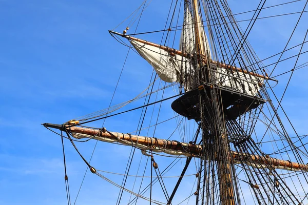 Close Mast Lowered Sails Full Rigged Sailing Ship — Stock Photo, Image