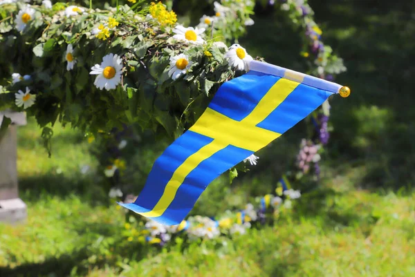 Traditional Midsummer Pole Swedish Flag Awaits Rising Ceremony — Stock Photo, Image