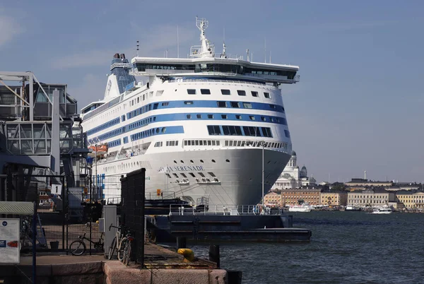 芬兰赫尔辛基 2022年8月20日 Silja Serenade 号巡洋舰在斯德哥尔摩的Silja线服务 在奥林匹亚航站楼等候出发 — 图库照片