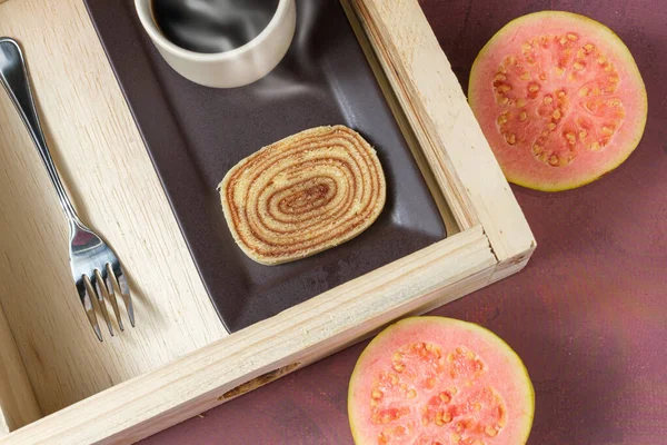 Slice Bolo Rolo Brown Plate Surrounded Guava Cup Coffee Fork — Stockfoto