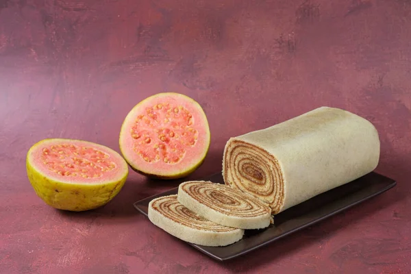 Sliced Bolo Rolo Brown Plate Next Guava — Stock fotografie