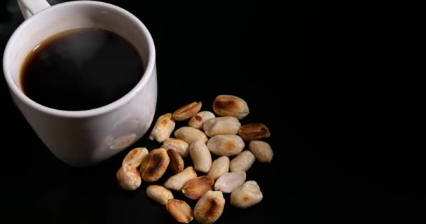 Kawa Orzeszki Ziemne Prażone Bez Soli Czarnym Tle — Wideo stockowe