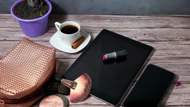 Lipstick Tablet Surrounded Smoky Coffee Cup Smartphone Makeup Rain Petals_Top — Stok video