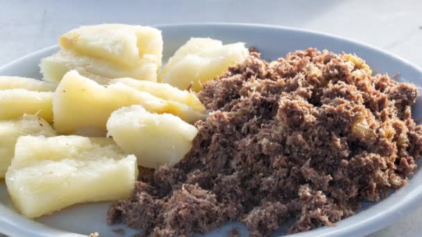 Typische Speisen Aus Dem Nordosten Brasiliens Geschreddertes Rindfleisch Ruckartig Mit — Stockvideo